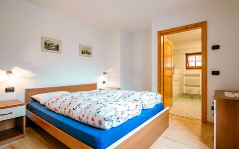 Trottner: Furniture, Property, Comfort, Azure, Wood, Interior Design, Lighting, Cabinetry, Drawer