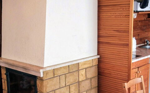 Kopalino 7: Brown, Wood, Architecture, Floor, Wood Stain, Flooring, Material Property, Hardwood, Gas