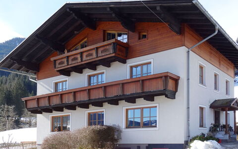Eisenhut: Sky, Plant, Building, Property, Window, Architecture, Tree, Neighbourhood, Wood