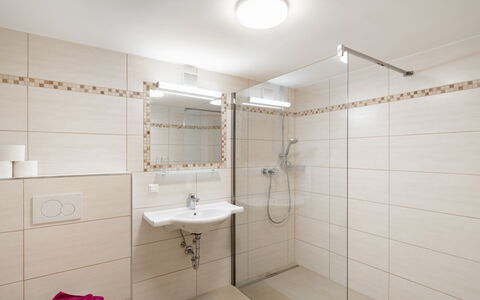 Gnadenalm: Plumbing Fixture, Property, Sink, Bathroom, Building, Purple, Tap, Bathroom Sink, Interior Design