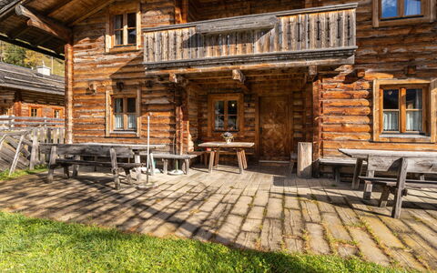Gnadenalm: Furniture, Window, Property, Building, Table, Wood, Cottage, Porch, Plant, House