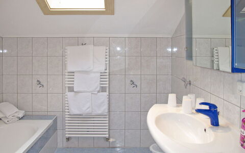 Unterkreuter: Bathroom, Property, Room, Tile, Interior Design, Plumbing Fixture, Floor, Architecture, Building, House