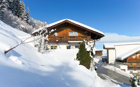 Unterkreuter: Snow, Winter, Mountain, Property, House, Sky, Mountain Range, Hill Station, Alps, Home