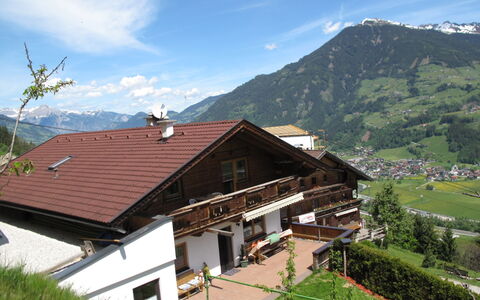 Unterkreuter: Cloud, Sky, Plant, Building, Window, Mountain, House, Slope, Land Lot, Tree
