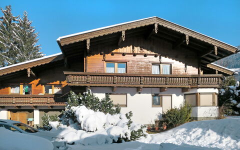 Josef: Snow, Property, House, Winter, Home, Building, Roof, Real Estate, Architecture, Cottage