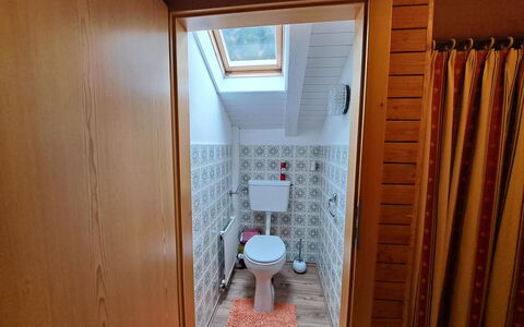 Schragl: Plumbing Fixture, Building, Bathroom, Sink, Wood, Floor, Flooring, Tap, House