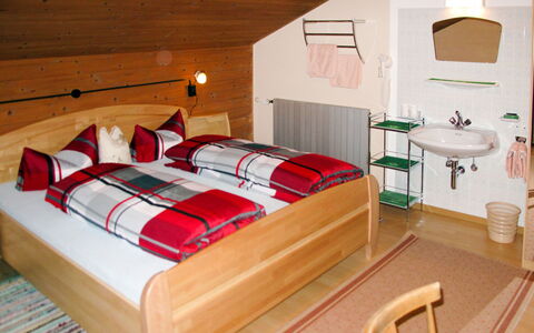 Schragl: Bedroom, Room, Bed, Furniture, Property, Bed Frame, Interior Design, Bed Sheet, Suite, Bedding