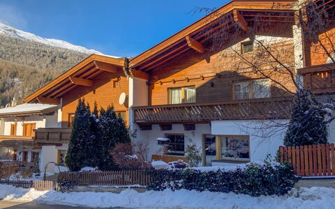 Beate: Sky, Building, Plant, Snow, Window, House, Tree, Slope, Sunlight, Mountain