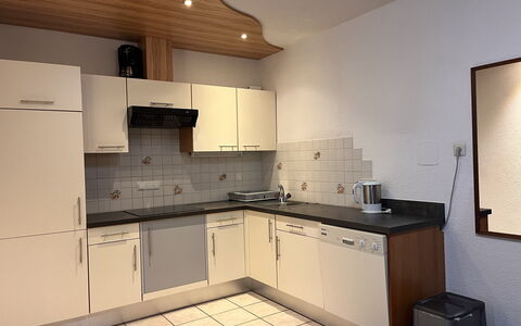 Sölden 723: Cabinetry, Property, Countertop, Sink, Kitchen Stove, Kitchen, Building, Wood, Tap, Interior Design