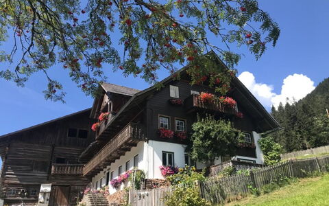 Knaushof: Plant, Sky, Building, Window, Cloud, House, Tree, Cottage, Real Estate, Wood