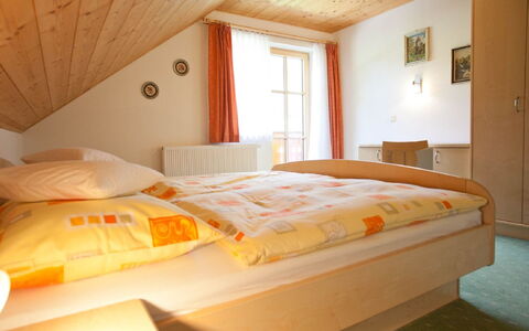 Ramsau am Dachstein 616: Bed, Room, Wood, Floor, Property, Interior Design, Textile, Bedding, Bedroom, Wall