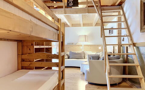 Les Cimes: Furniture, Interior Design, Flooring, Floor, Bed, Wall, Bunk Bed, Bedroom, Wood, Room