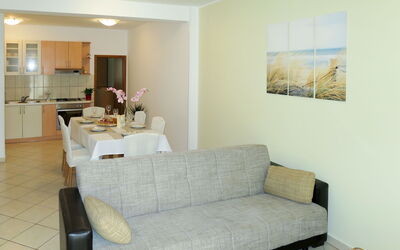 Accommodation:&nbsp;Toni 668.2