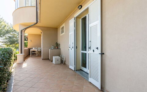 Zenzero e Cannella: Outdoor Furniture, Shade, Balcony, Porch, Eco Hotel, Chair, Outdoor Table, Wood Stain, Kitchen & Dining Room Table, Villa