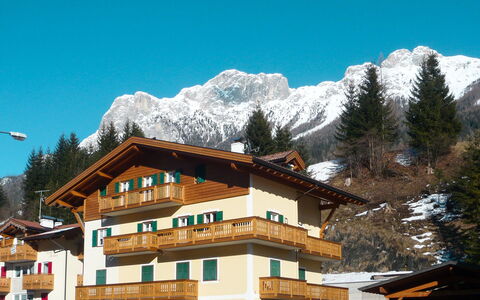 Pederiva (Sof740): Mountain, Mountainous Landforms, Mountain Village, Mountain Range, Hill Station, Snow, Alps, Property, Winter, Town