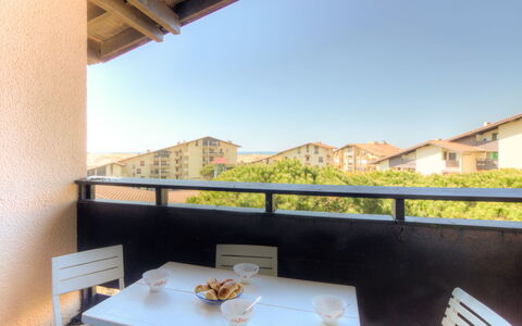 Douc: Property, Building, Architecture, Room, House, Apartment, Sky, Real Estate, Balcony, Interior Design