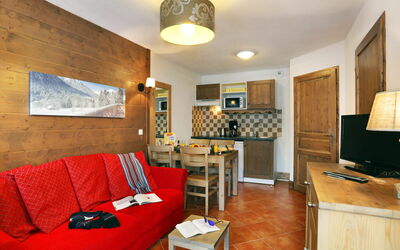 Le Grand Lodge 647.1: Room, Furniture, Property, Building, Interior Design, Ceiling, Living Room, Floor, Wall, Hardwood