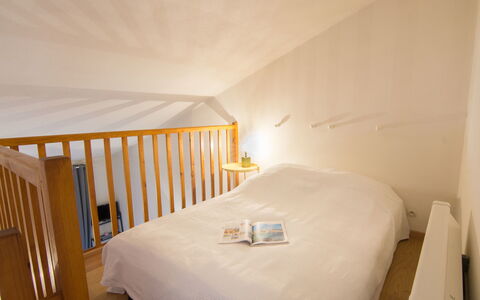 Capbreton 190: Bed, Bedroom, Room, Furniture, Property, Bed Frame, Bed Sheet, Ceiling, Wall, Interior Design