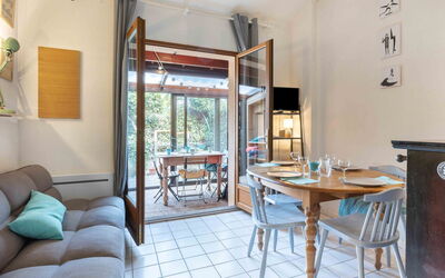 Plage Sud 190.3: Furniture, Table, Property, Azure, Chair, Wood, Interior Design, Floor, Flooring, Living Room