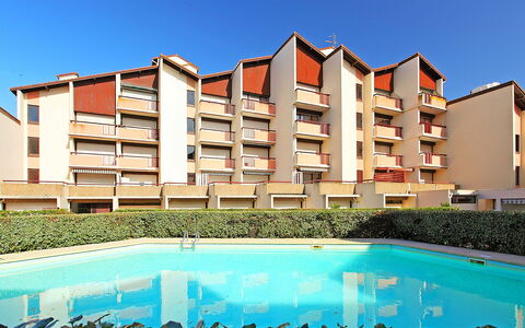 Capbreton 200: Water, Sky, Building, Azure, Mountain, Tree, Architecture, Body Of Water, Lake, Neighbourhood