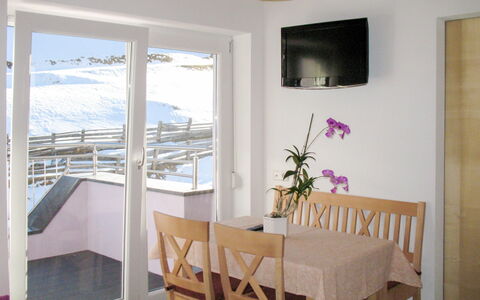 Sölden 730: Property, Room, Building, Furniture, House, Interior Design, Real Estate, Table, Floor, Dining Room