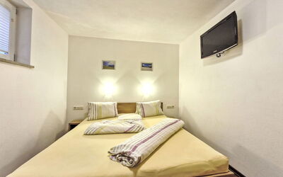 Accommodation:&nbsp;Opal 730.2