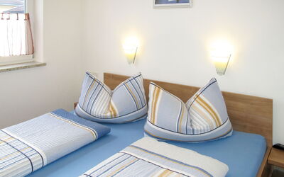 Accommodation:&nbsp;Amethyst 730.7