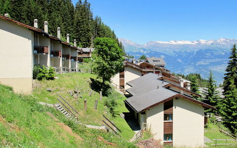 Thyon-Les Collons 626: Mountainous Landforms, Mountain, Property, House, Mountain Range, Alps, Hill Station, Real Estate, Mountain Village, Architecture
