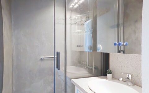 Capbreton 750: Plumbing Fixture, Bathroom, Wall, Flooring, Interior Design, Floor, Tap, Bathroom Sink, Sink, Plumbing