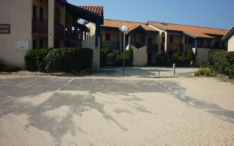 Capbreton 750: Water, Cloud, Sky, Daytime, Plant, Swimming Pool, Tree, Azure, Shade, Fence