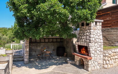 Novi Vinodolski 655: Property, Building, Plant, Window, Tree, Sky, House, Wood, Brick, Brickwork