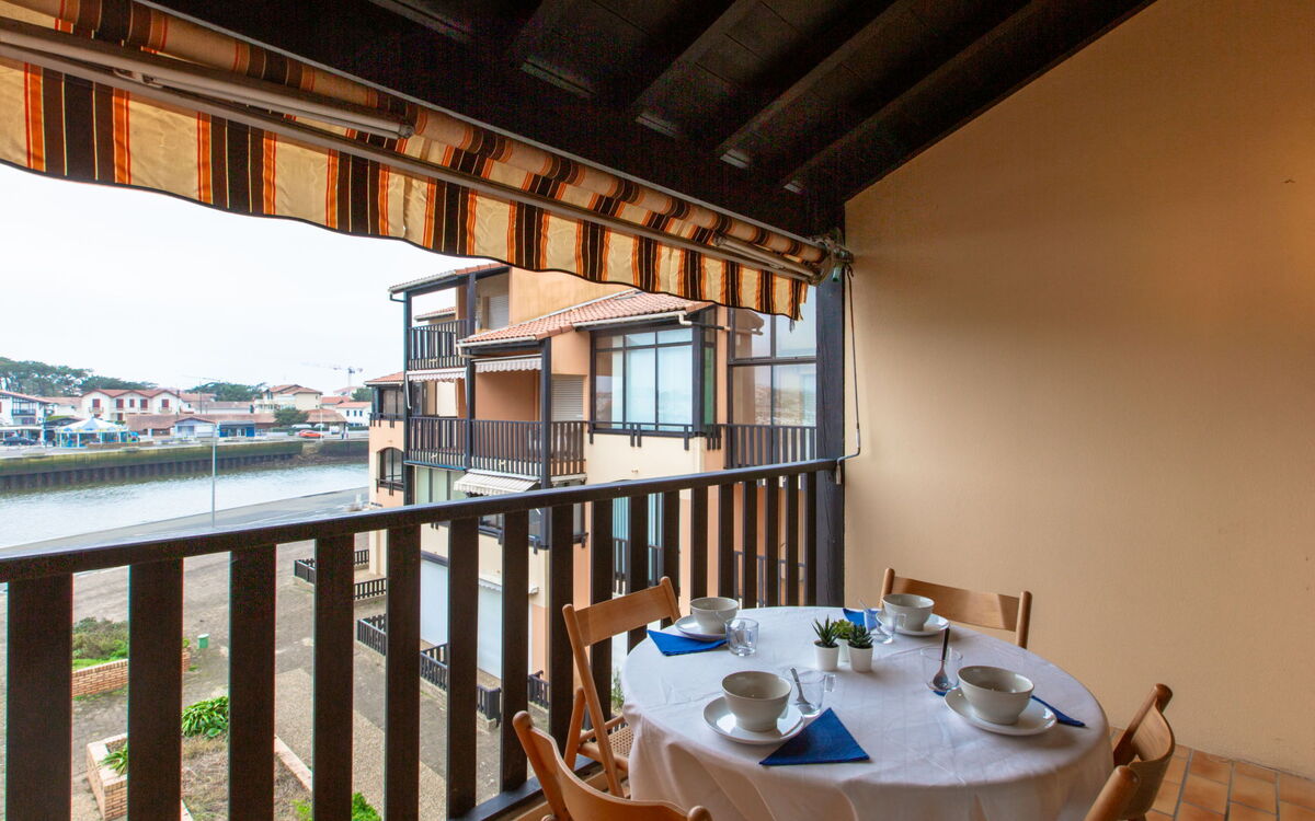 Accommodation:&nbsp;Les Terrasses Notre Dame du Port 900.9