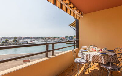Accommodation:&nbsp;Les Terrasses Notre Dame du Port 900.8