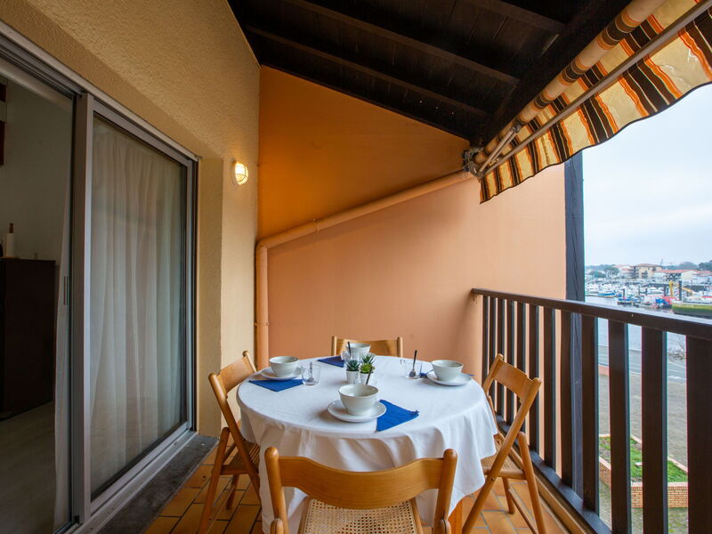 Accommodation:&nbsp;Les Terrasses Notre Dame du Port 900.9
