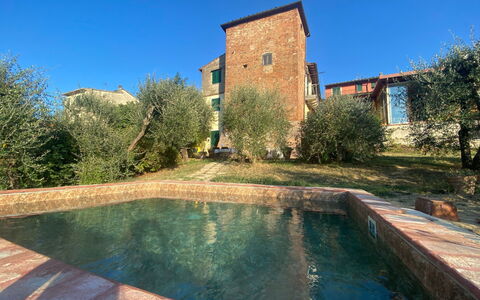 Torre di Meo: Water, Sky, Plant, Property, Building, Window, Natural Landscape, Tree, House, Grass