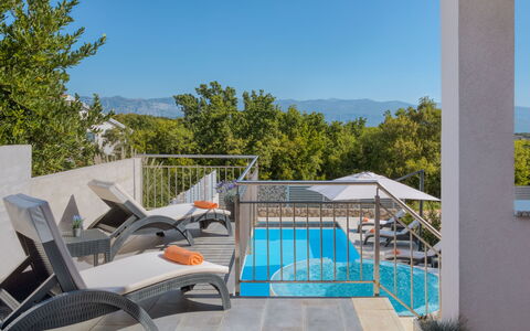 Lavendel: Property, House, Swimming Pool, Real Estate, Home, Building, Room, Architecture, Interior Design, Vacation