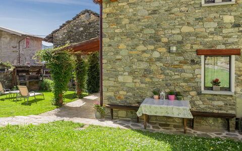 Marcello: Plant, Building, Property, Sky, Window, House, Cottage, Flowerpot, Landscape, Real Estate