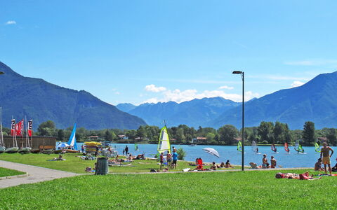 Gera Lario 618: Water, Sky, Mountain, Cloud, Plant, Azure, Lake, Natural Landscape, Highland, Leisure