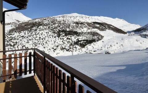 Casa Cantoni: Sky, Snow, Mountain, Property, Cloud, Nature, Fence, Slope, Building, Wood
