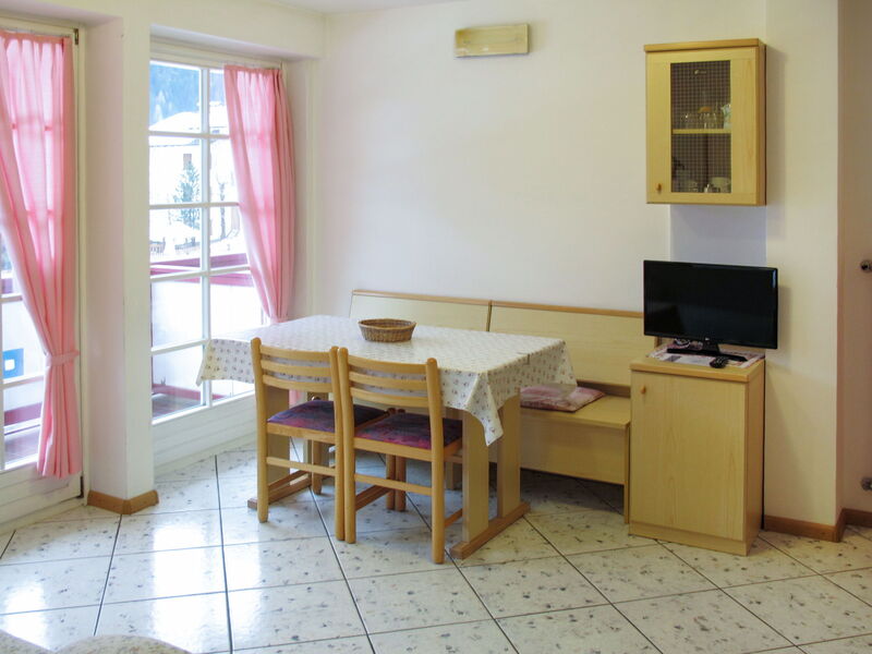 Accommodation:&nbsp;Azzurra (Pfs154) 655.3