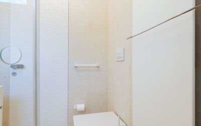Accommodation:&nbsp;House Boat Medium 733.1