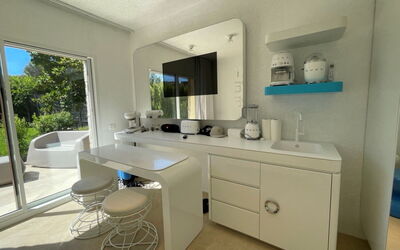 Accommodation:&nbsp;House Boat Small 733.2