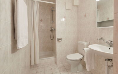 Accommodation:&nbsp;Sérandes 18 634.4