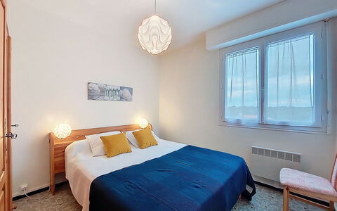 Hossegor 40: Bed, Interior Design, Bedroom, Furniture, Floor, Flooring, Bed Sheet, Bedding, Wood, Ceiling