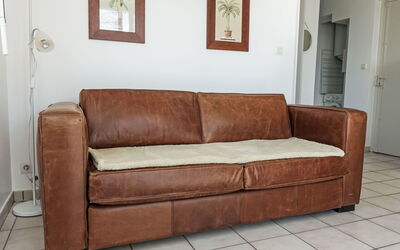 La Centrale 40.9: Brown, Couch, Furniture, Picture Frame, Rectangle, Wood, Interior Design, Comfort, Living Room, Studio Couch