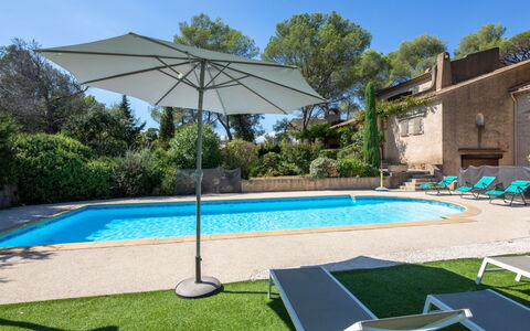 Alsabreizh: Water, Plant, Building, Property, Swimming Pool, Sky, Shade, Azure, Tree, Outdoor Furniture