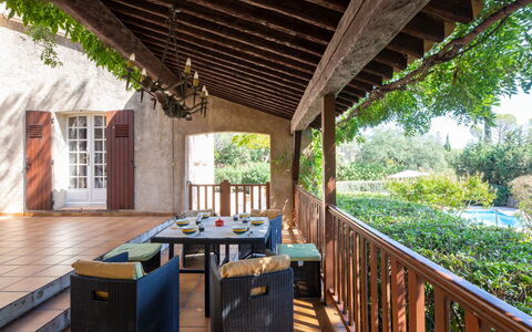 Alsabreizh: Property, Plant, Table, Wood, Porch, Shade, Interior Design, Building, Tree, Leisure