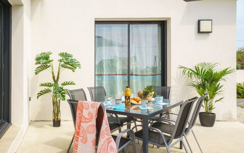 Orphée: Plant, Table, Furniture, Building, Property, Flowerpot, Chair, Houseplant, Window, Wood