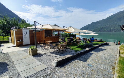 Brezza di Lago: Plant, Sky, Property, Water, Tree, Azure, Building, Architecture, Arecales, Residential Area