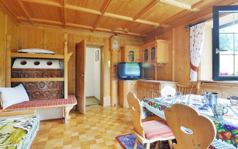 Puntea: Room, Property, Building, Furniture, Interior Design, House, Ceiling, Real Estate, Home, Floor
